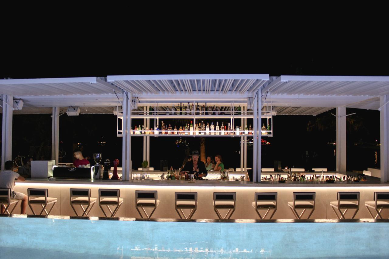 โรงแรมไมโคนอส พาเลส บีช Mykonos Town ภายนอก รูปภาพ